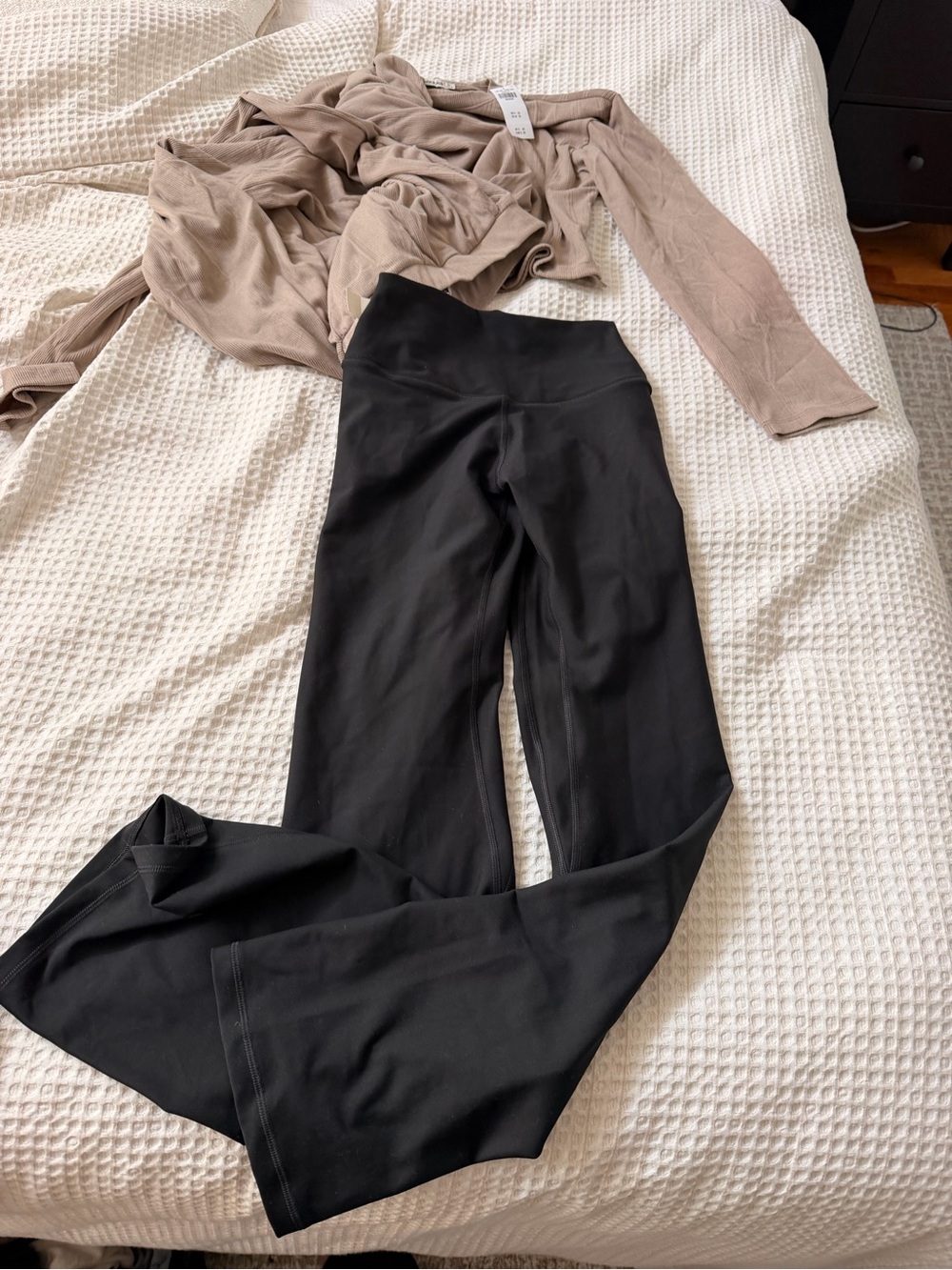 Abercrombie & Fitch YBP curve love small short flare yoga pants